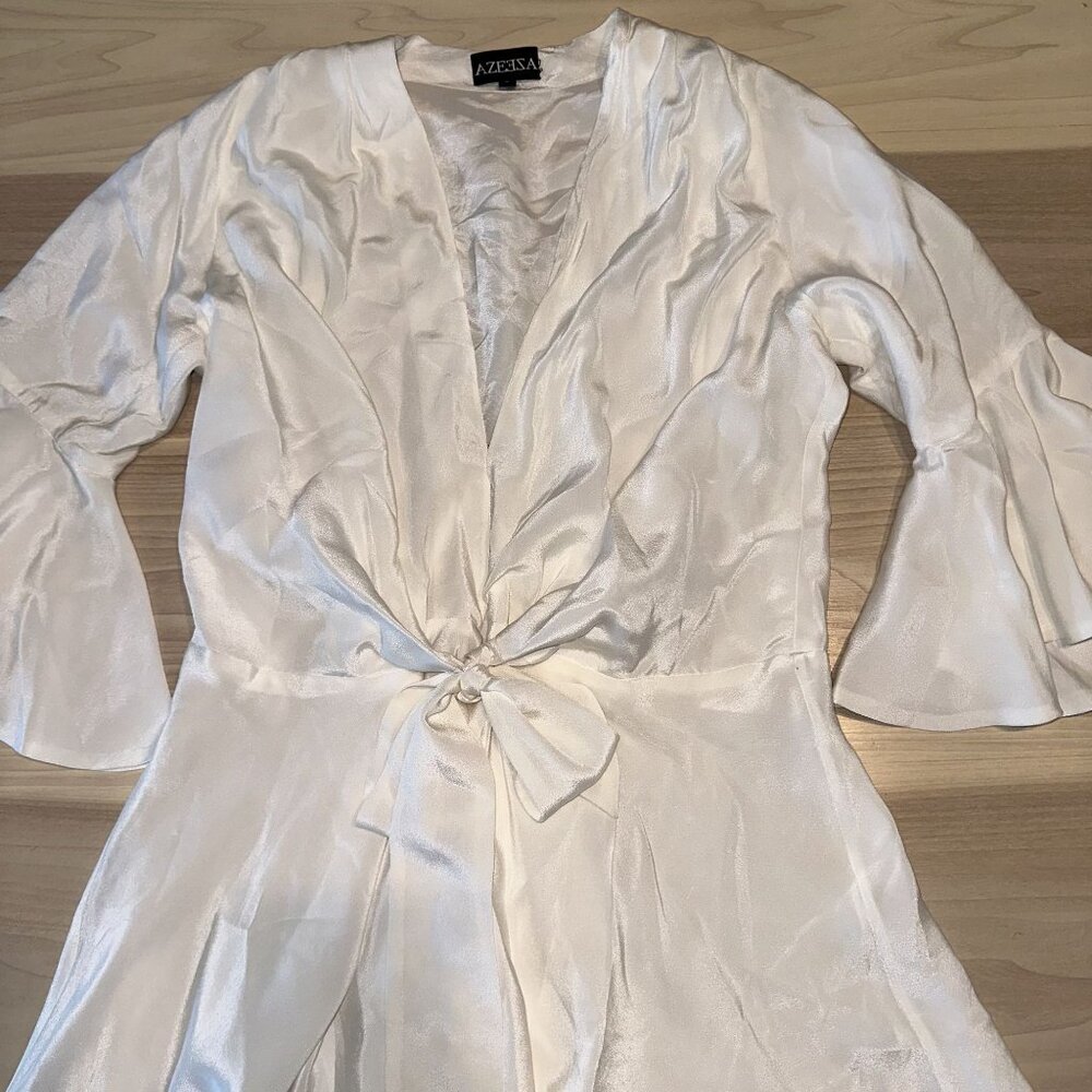 Azeeza White Bell Sleeve V-Neck Tie Front Mini Dress Women's Small S - Picture 2 of 6